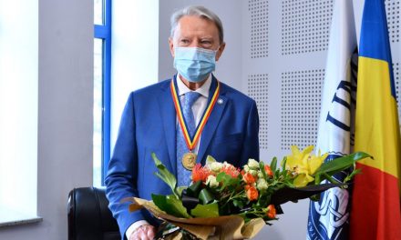 Reputatul diabetolog Nicolae Hâncu, distins de UMF Cluj cu Medalia „Iuliu Hațieganu” la aniversarea vârstei de 80 de ani