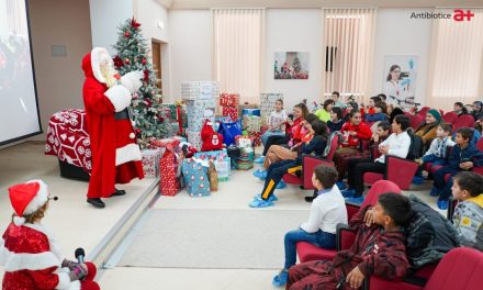 De 10 ani, la Antibiotice magia Crăciunului aduce bucurie copiilor