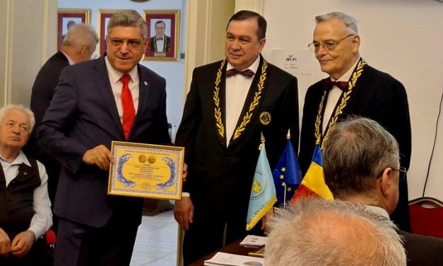 Prof. Univ. Dr. Florin Mitu a primit Premiul „Vasile Gândea” la Gala Premiilor Academiei Oamenilor de Știință din România
